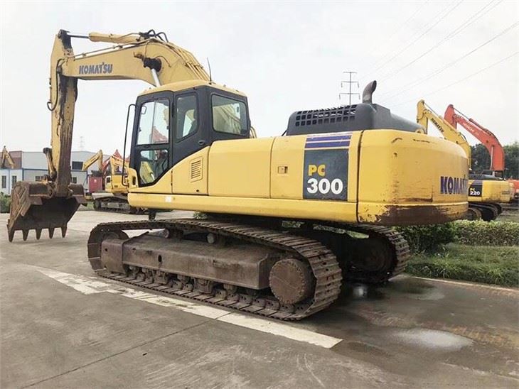 Excavadora Komatsu PC300-7 usada