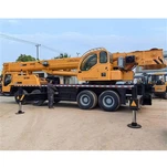 Camión grúa de construcción